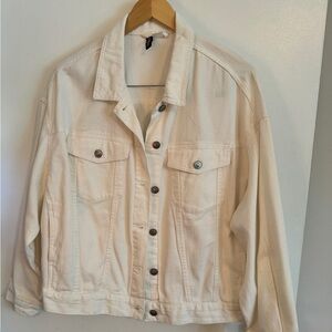 H&M Ivory White relaxed fit six pocket Jean Jacket size L